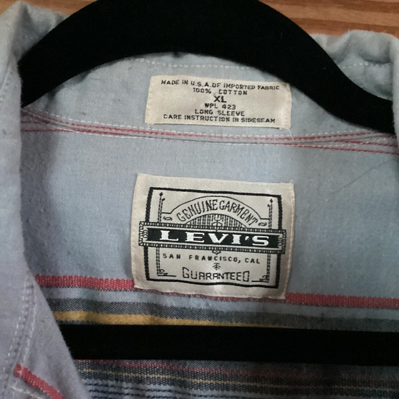 Levi's Vintage Men’s shirt in shades of blue with colorful accents - Picture 2 of 5